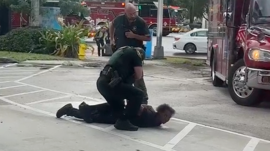 Woman arrested, person hospitalized after multi-vehicle crash, vehicle hits Deerfield Beach gas station — CBS Miami, Shanghai Real Estate news