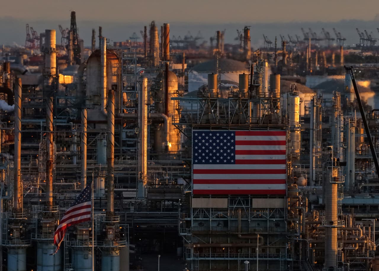U.S. oil-refinery stocks are up roughly 150% this year. How long could this historic run last? — Shanghai Sports news