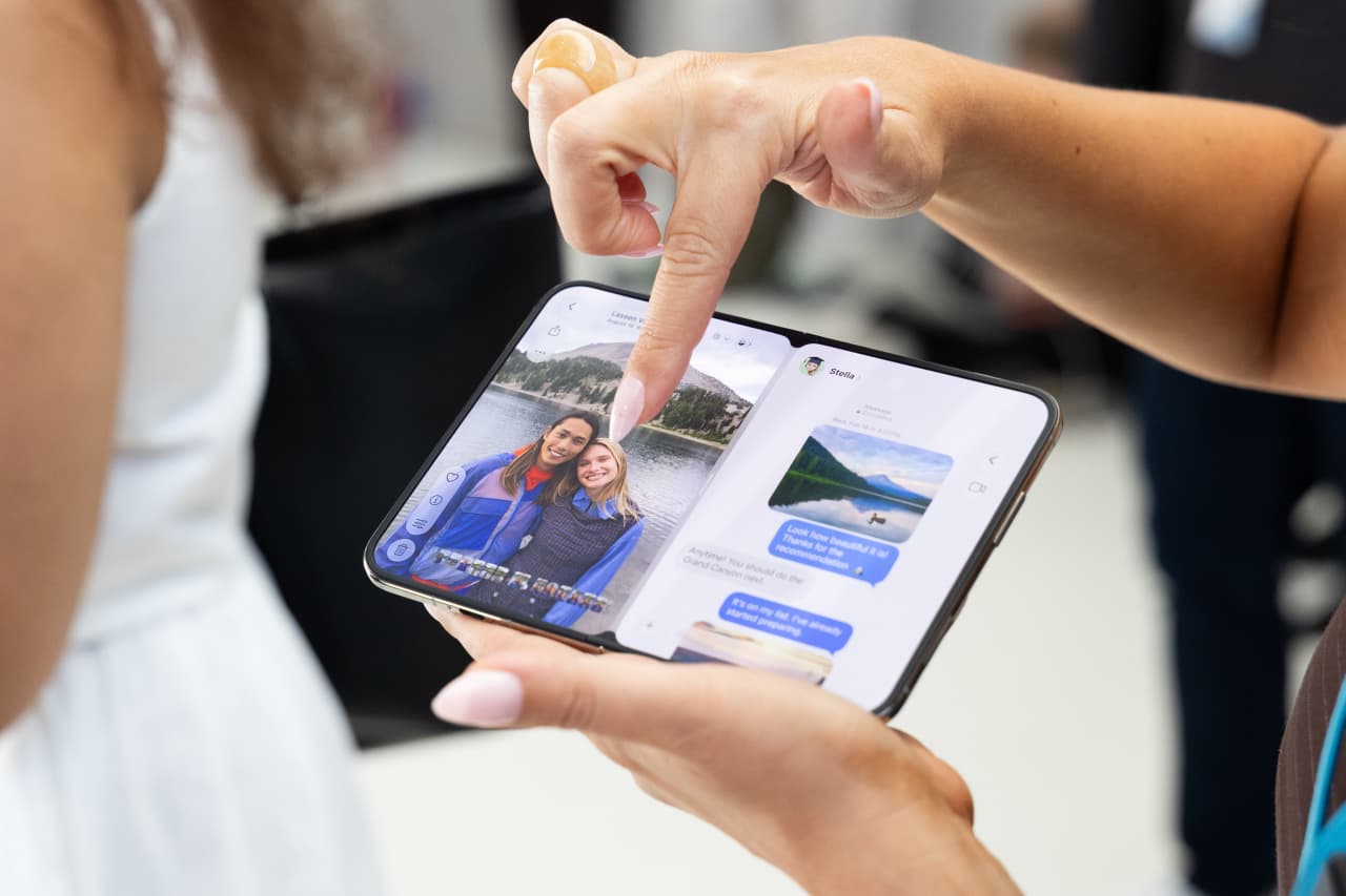 Is Apple’s foldable iPhone Duo worth $2,000? See how it stacks up against other foldable phones. — MarketWatch, Shanghai Business news