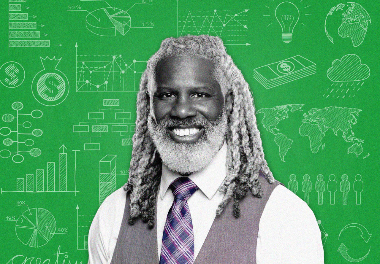 Meet the financial-literacy teacher who helps high-school students open their own Roth IRAs — MarketWatch, Shanghai Schools news